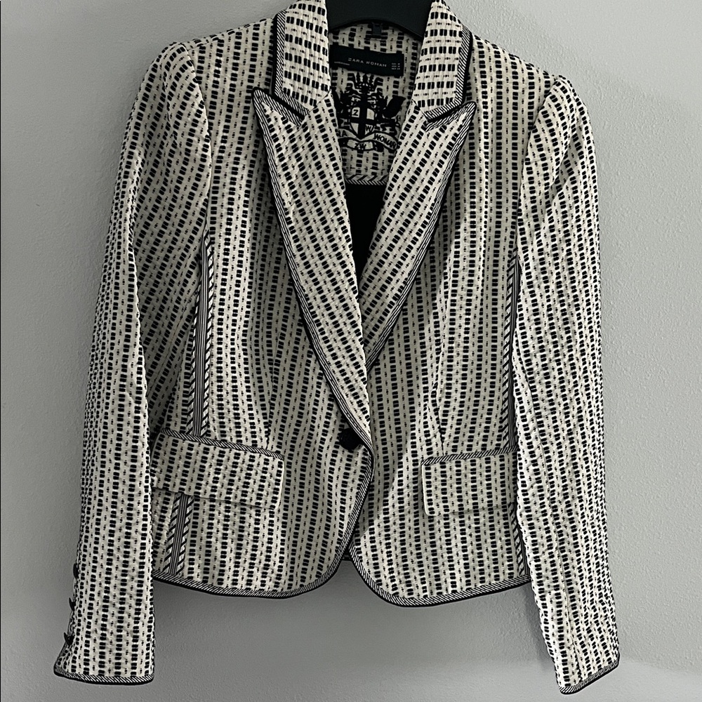 Zara women Stylish Black and White Women's Blazer